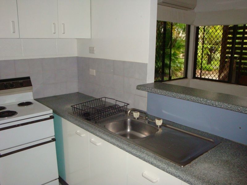 4/2 Hollett Close, Manunda QLD 4870