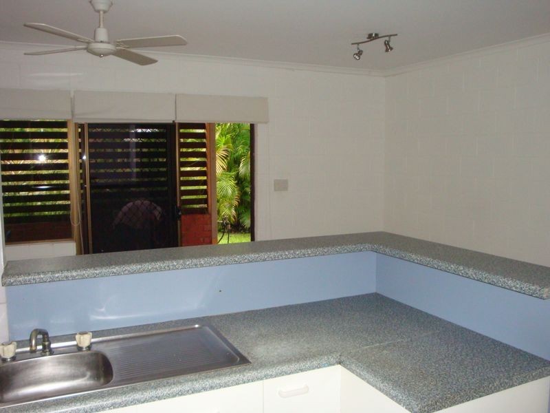 4/2 Hollett Close, Manunda QLD 4870