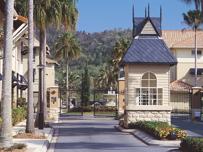 104/2 Greenslopes Street, Cairns North QLD 4870