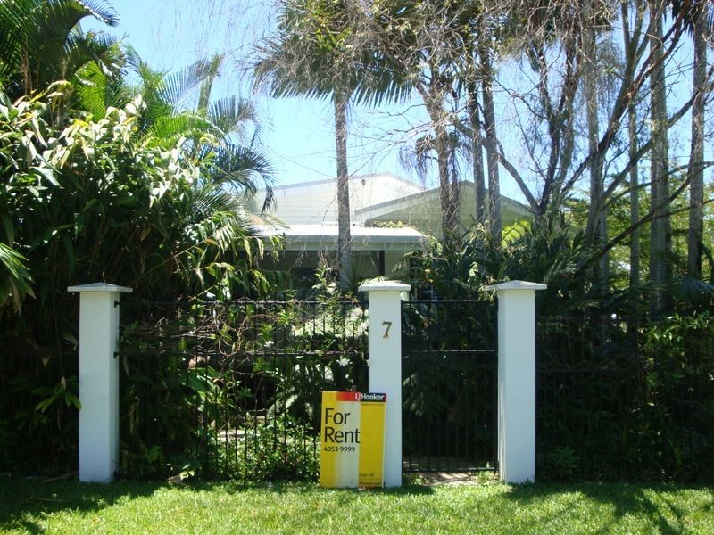 7 Hudson Street, Whitfield QLD 4870