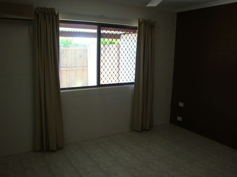 2/2 Winkworth Street, Bungalow QLD 4870