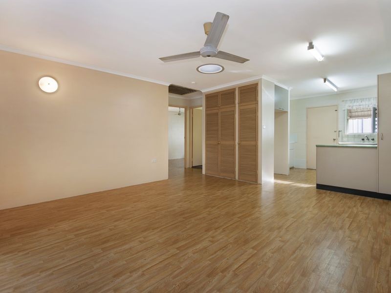 9/473 Mccoombe Street, Mooroobool QLD 4870