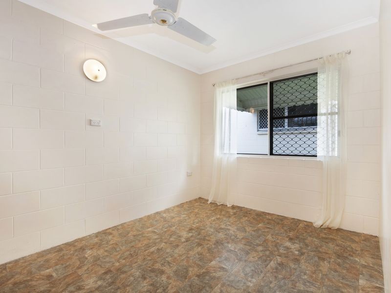 9/473 Mccoombe Street, Mooroobool QLD 4870
