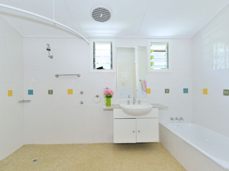 231 Mcmanus Street, Whitfield QLD 4870