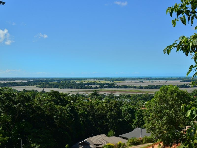 12 Barringtonia Close, Redlynch QLD 4870