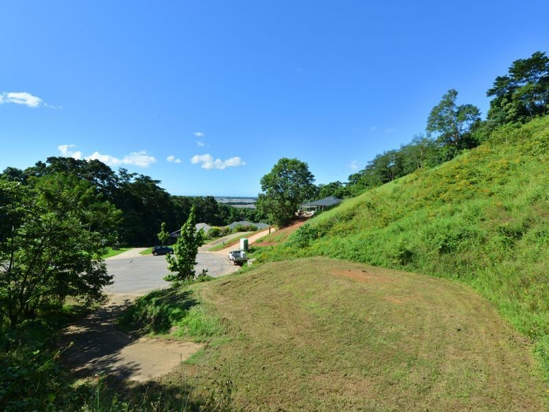 12 Barringtonia Close, Redlynch QLD 4870