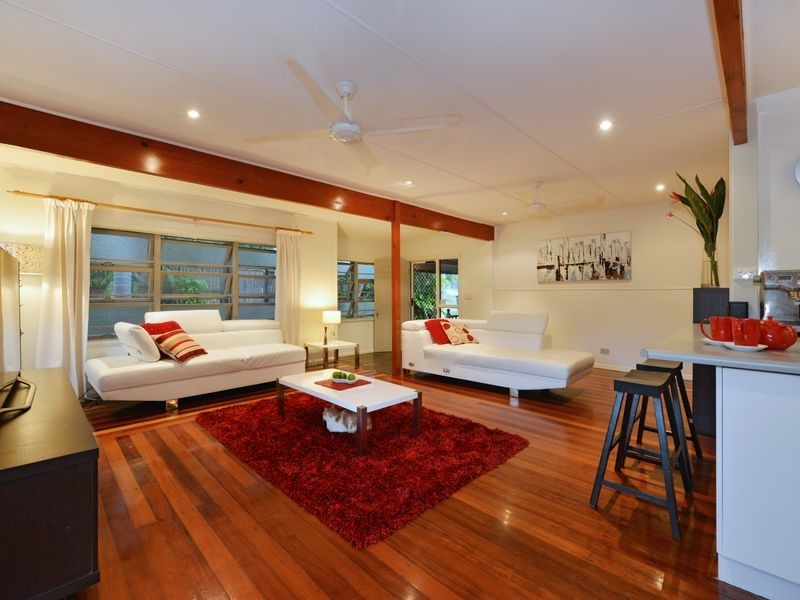 71 Hillview Crescent, Whitfield QLD 4870