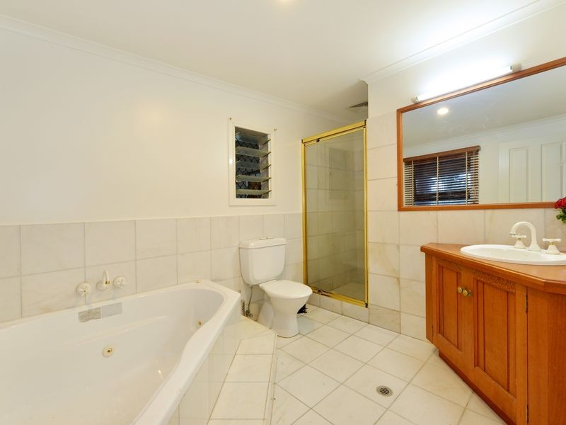 71 Hillview Crescent, Whitfield QLD 4870