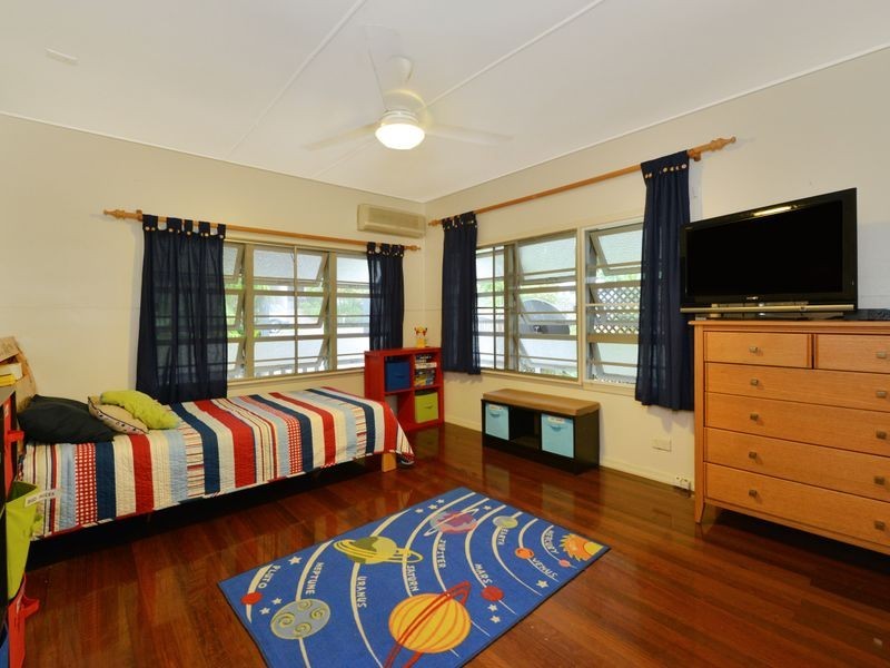 71 Hillview Crescent, Whitfield QLD 4870