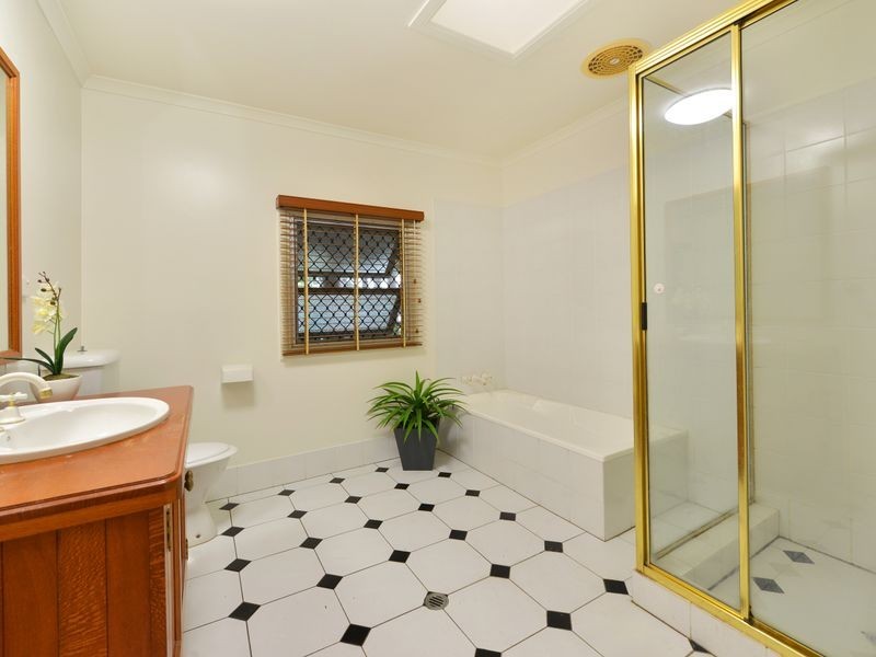 71 Hillview Crescent, Whitfield QLD 4870