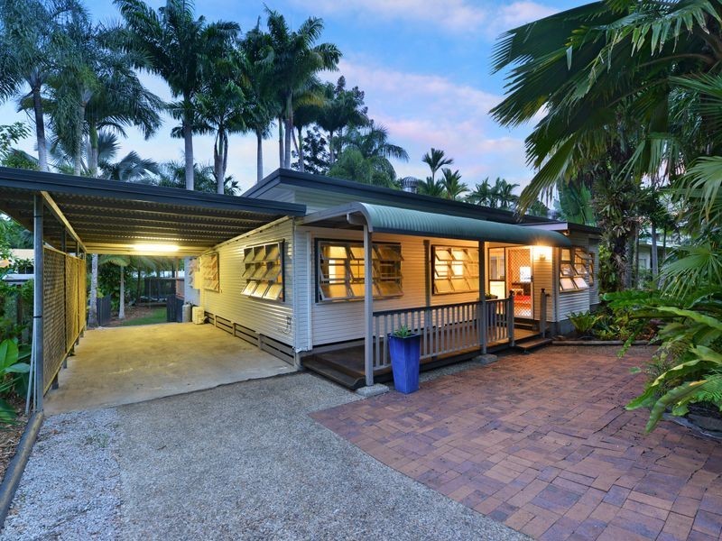 71 Hillview Crescent, Whitfield QLD 4870