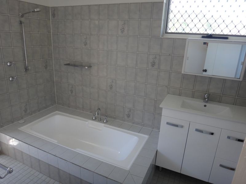 4 Fay Close, Brinsmead QLD 4870