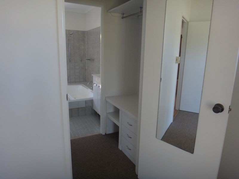 4 Fay Close, Brinsmead QLD 4870