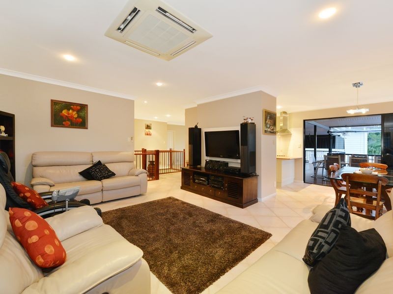 8 Robin Close, Bayview Heights QLD 4868