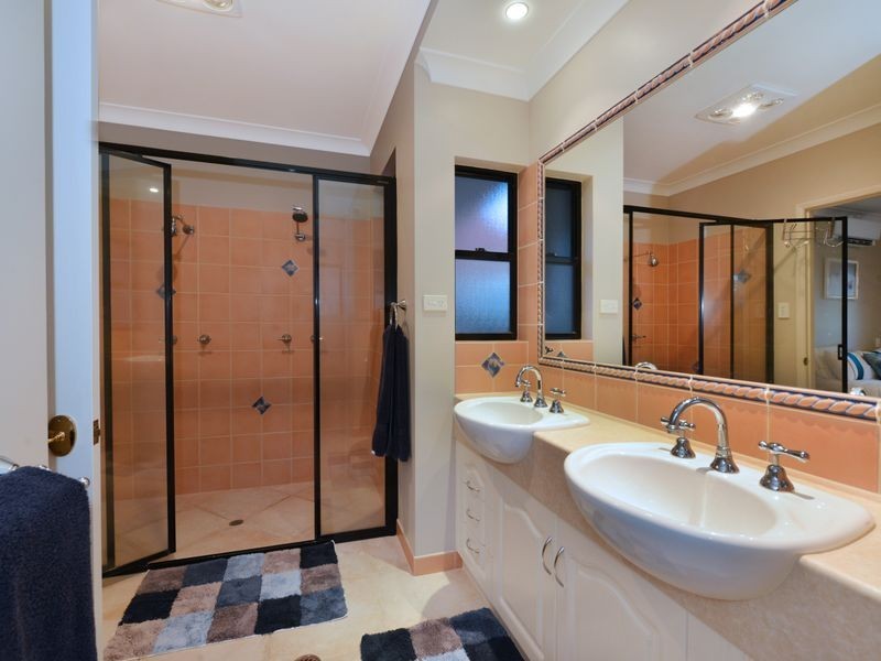 8 Robin Close, Bayview Heights QLD 4868
