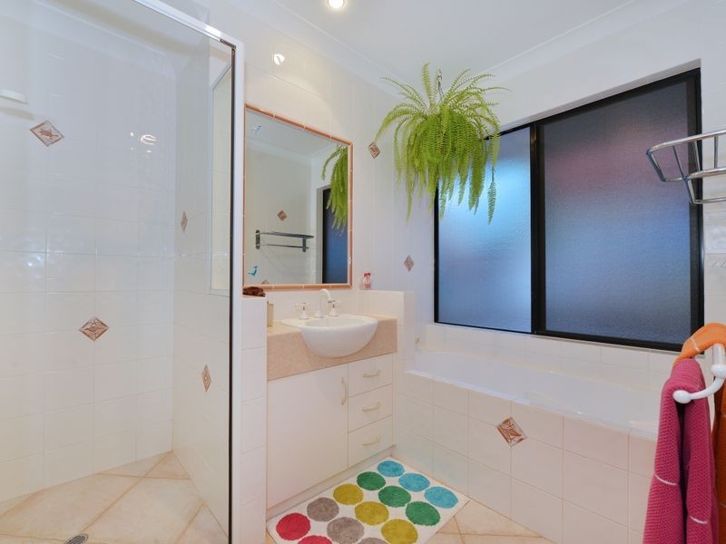 8 Robin Close, Bayview Heights QLD 4868