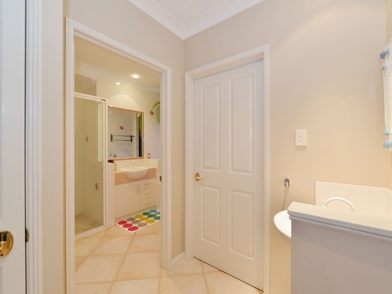 8 Robin Close, Bayview Heights QLD 4868