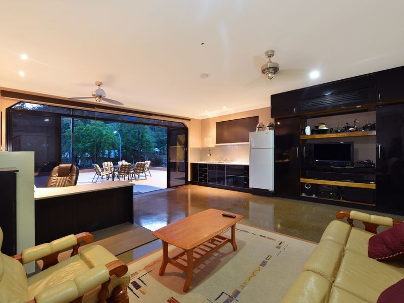 8 Robin Close, Bayview Heights QLD 4868