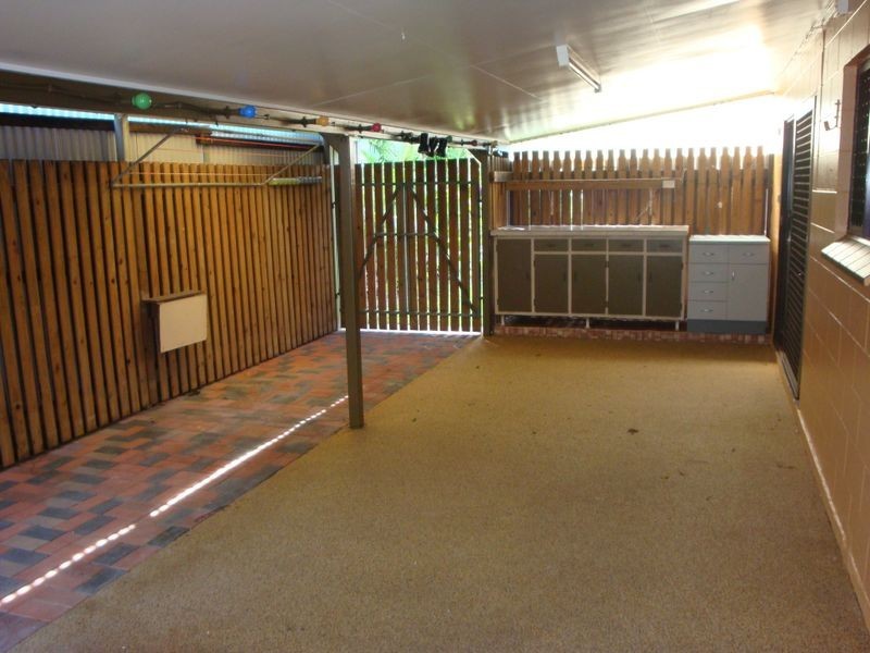 33 Mulligan Street, Manoora QLD 4870