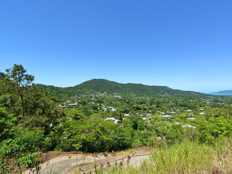 10 Panoramic Place, Whitfield QLD 4870