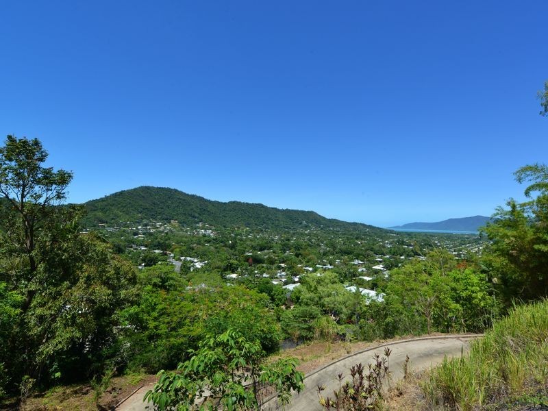 10 Panoramic Place, Whitfield QLD 4870