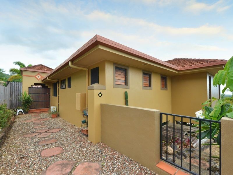 10 Strutton Place, Mooroobool QLD 4870