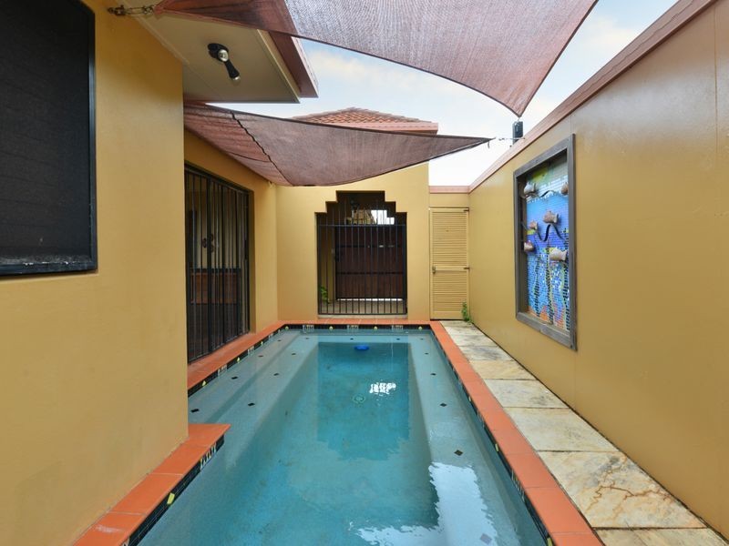 10 Strutton Place, Mooroobool QLD 4870