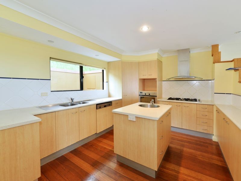 10 Strutton Place, Mooroobool QLD 4870