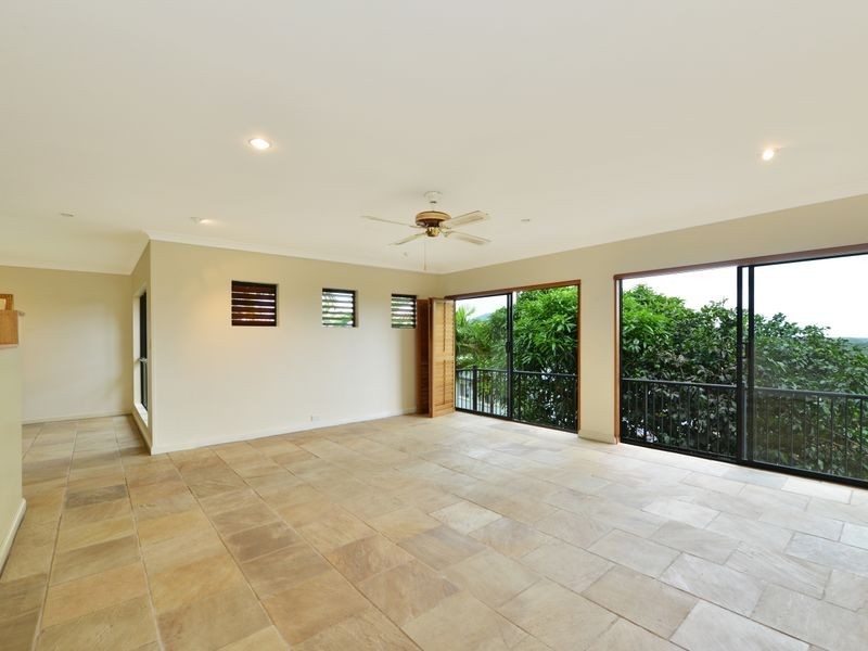 10 Strutton Place, Mooroobool QLD 4870