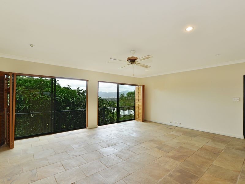 10 Strutton Place, Mooroobool QLD 4870