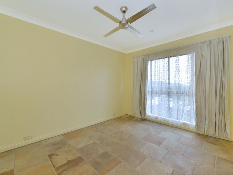 10 Strutton Place, Mooroobool QLD 4870
