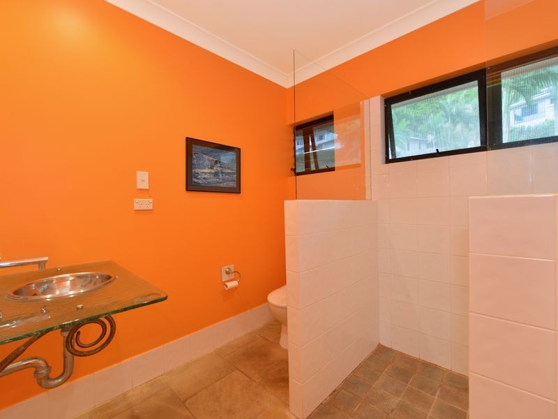 10 Strutton Place, Mooroobool QLD 4870