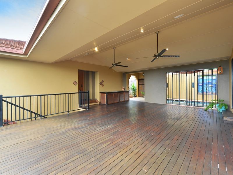 10 Strutton Place, Mooroobool QLD 4870