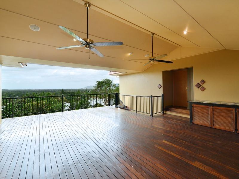 10 Strutton Place, Mooroobool QLD 4870