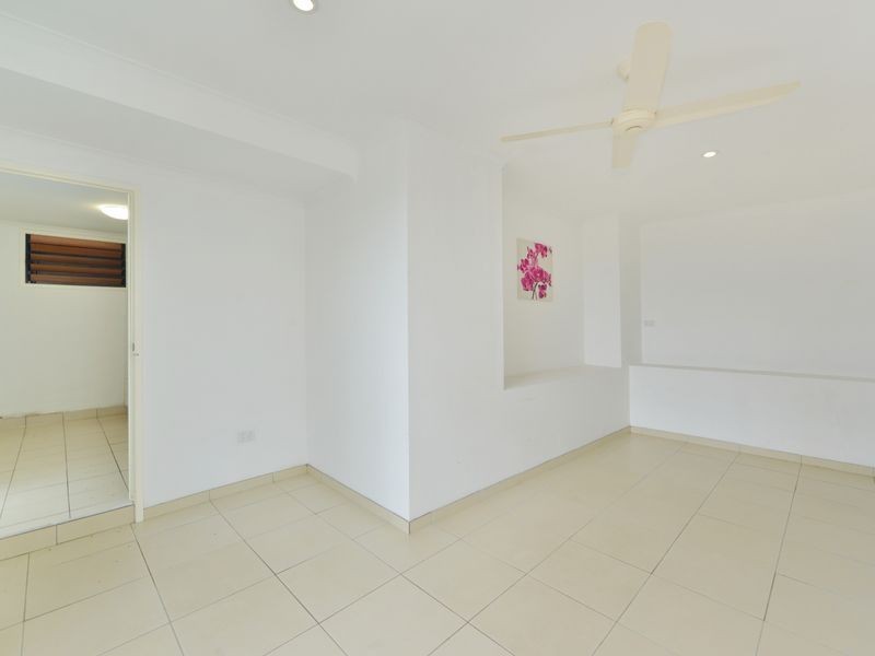 10 Strutton Place, Mooroobool QLD 4870