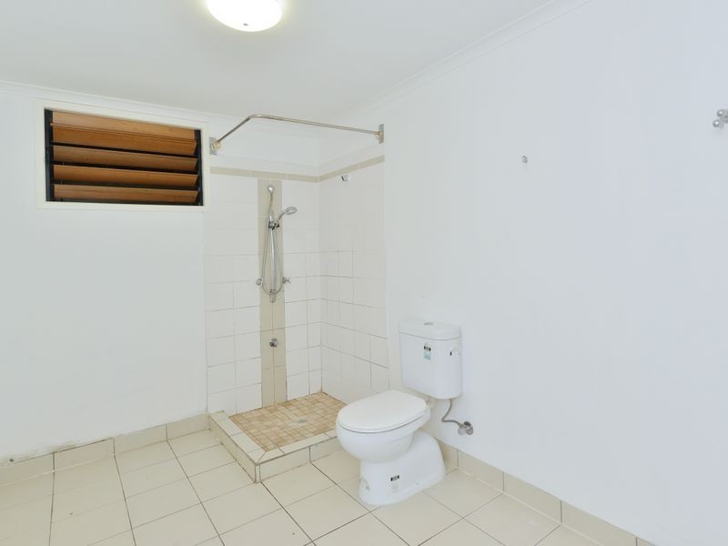10 Strutton Place, Mooroobool QLD 4870