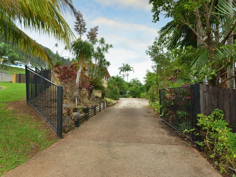 10 Strutton Place, Mooroobool QLD 4870