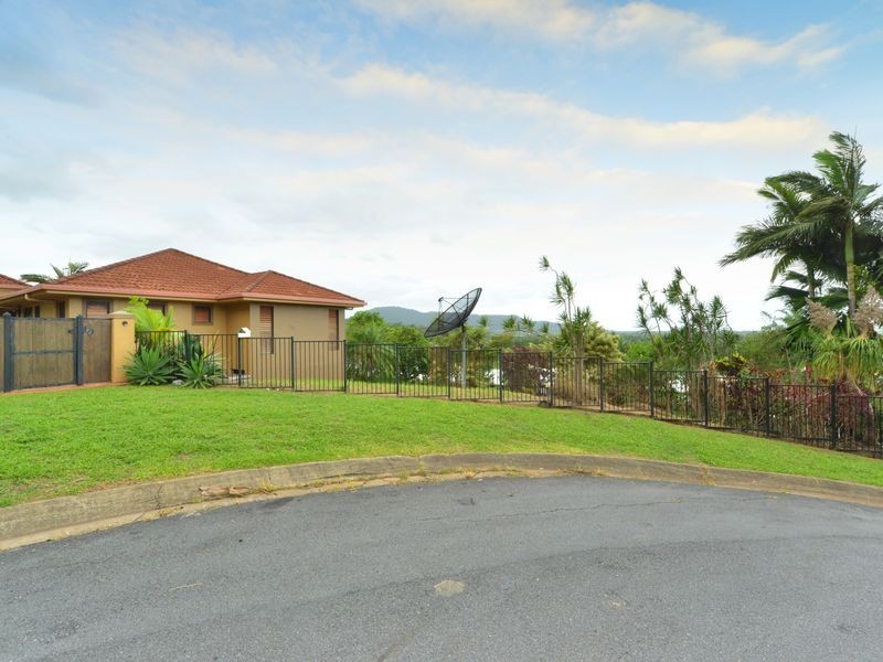 10 Strutton Place, Mooroobool QLD 4870