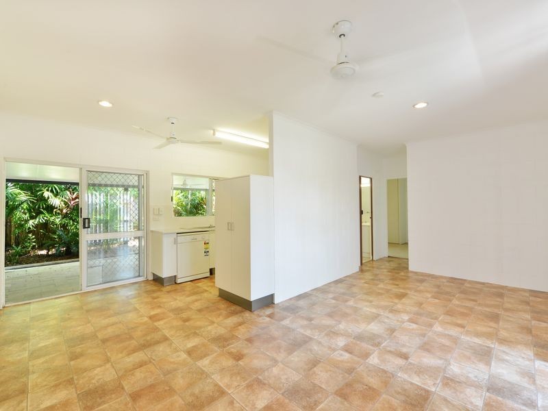 2/7 Ireland Crescent, Whitfield QLD 4870
