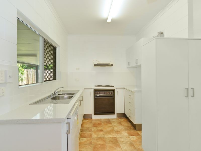 2/7 Ireland Crescent, Whitfield QLD 4870