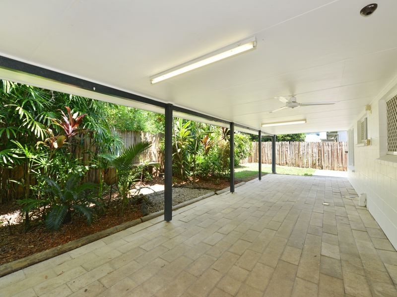 2/7 Ireland Crescent, Whitfield QLD 4870