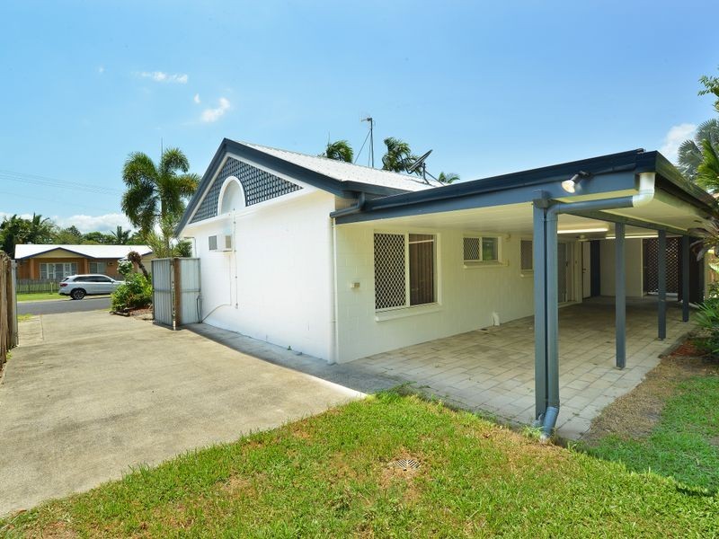 2/7 Ireland Crescent, Whitfield QLD 4870