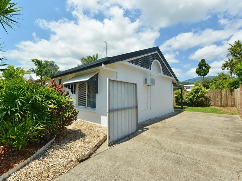 2/7 Ireland Crescent, Whitfield QLD 4870