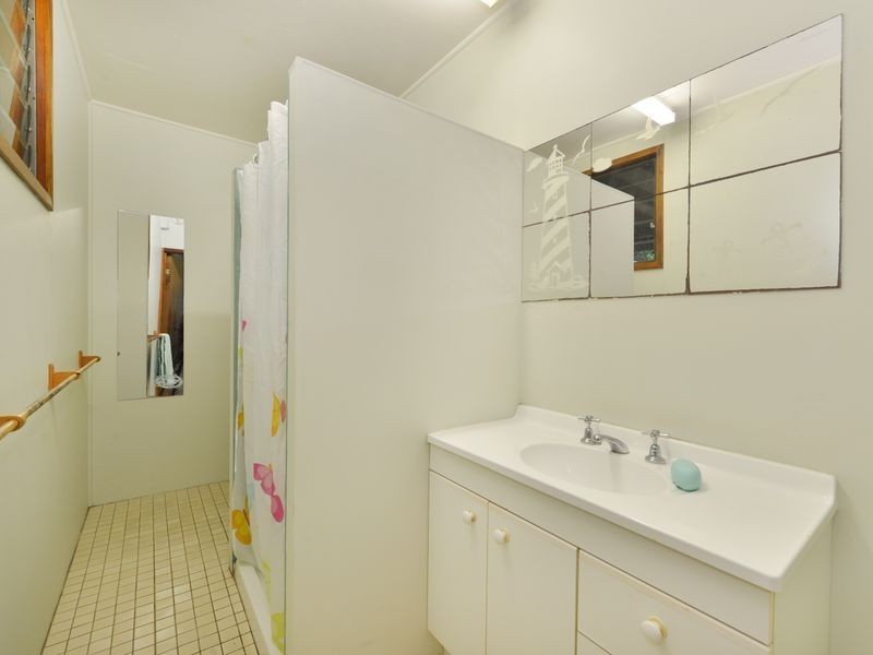 31-33 David Street, Machans Beach QLD 4878