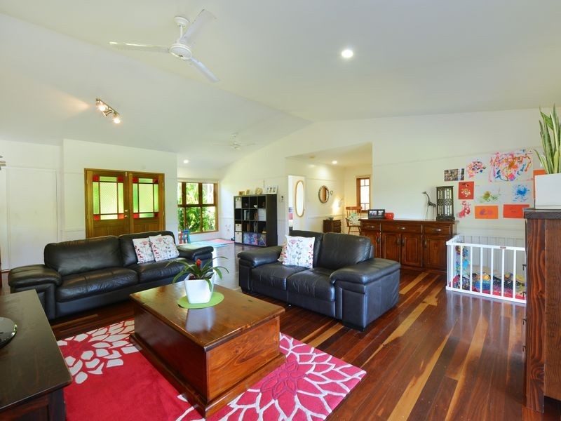 8 Ben Bolt Close, Redlynch QLD 4870