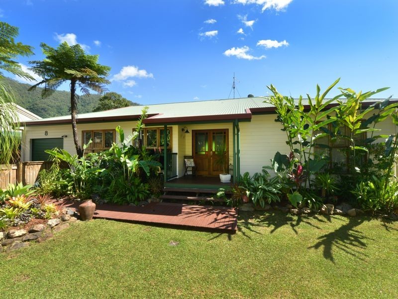 8 Ben Bolt Close, Redlynch QLD 4870