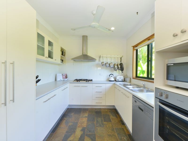 8 Ben Bolt Close, Redlynch QLD 4870