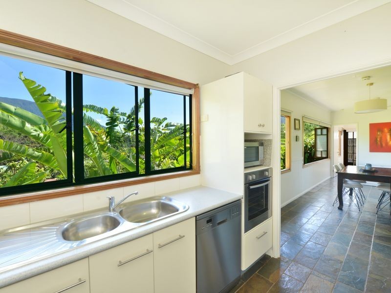 8 Ben Bolt Close, Redlynch QLD 4870