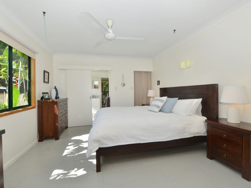 8 Ben Bolt Close, Redlynch QLD 4870