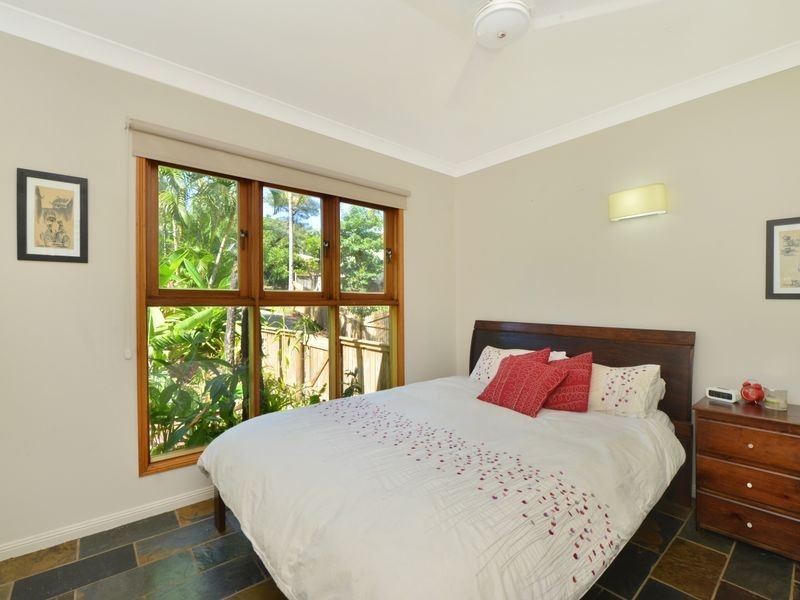 8 Ben Bolt Close, Redlynch QLD 4870